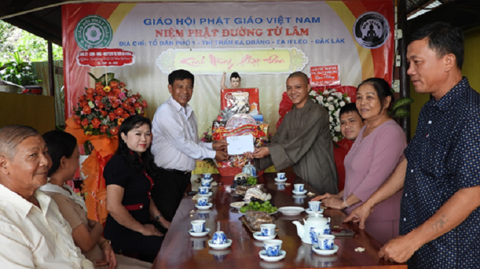 Đoàn công tác UBMTTQ Việt Nam huyện Ea H’leo thăm, tặng quà các cơ sở phật giáo trên địa bàn huyện
